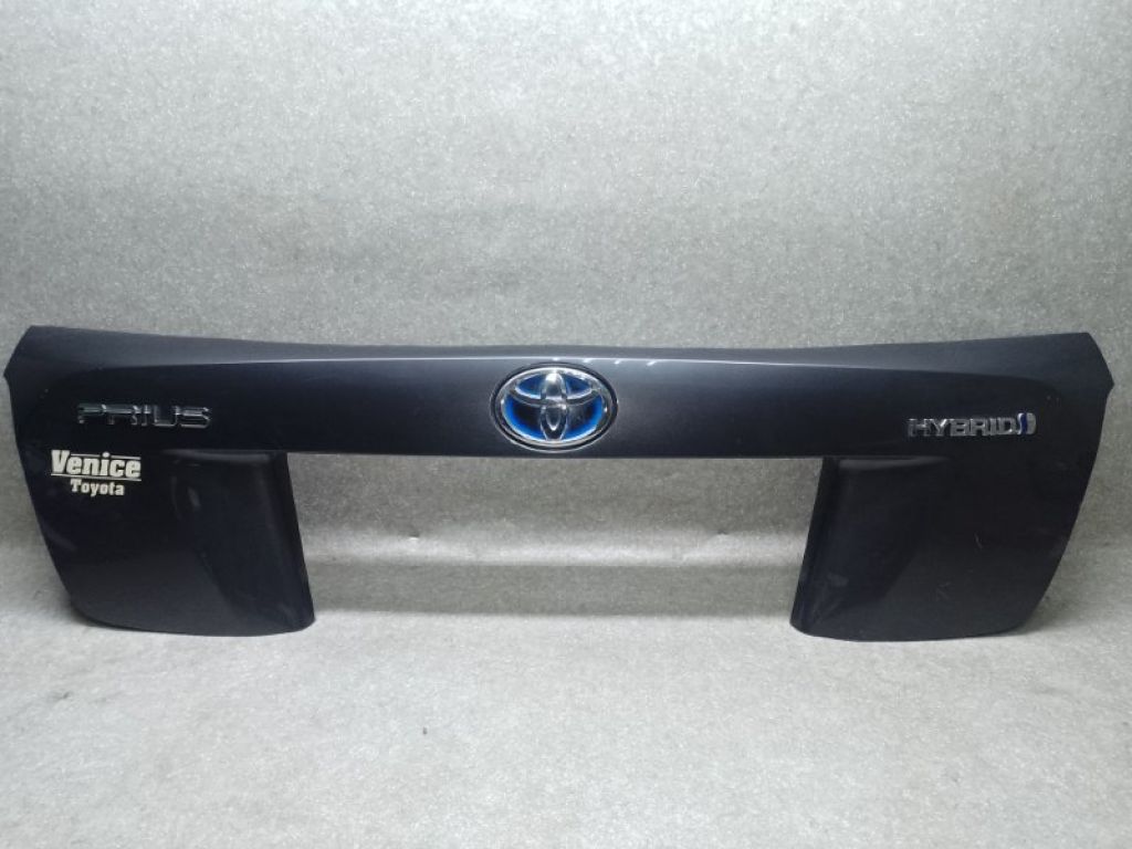 76801-47110-B1 | Накладка крышки багажника TOYOTA PRIUS 16-
