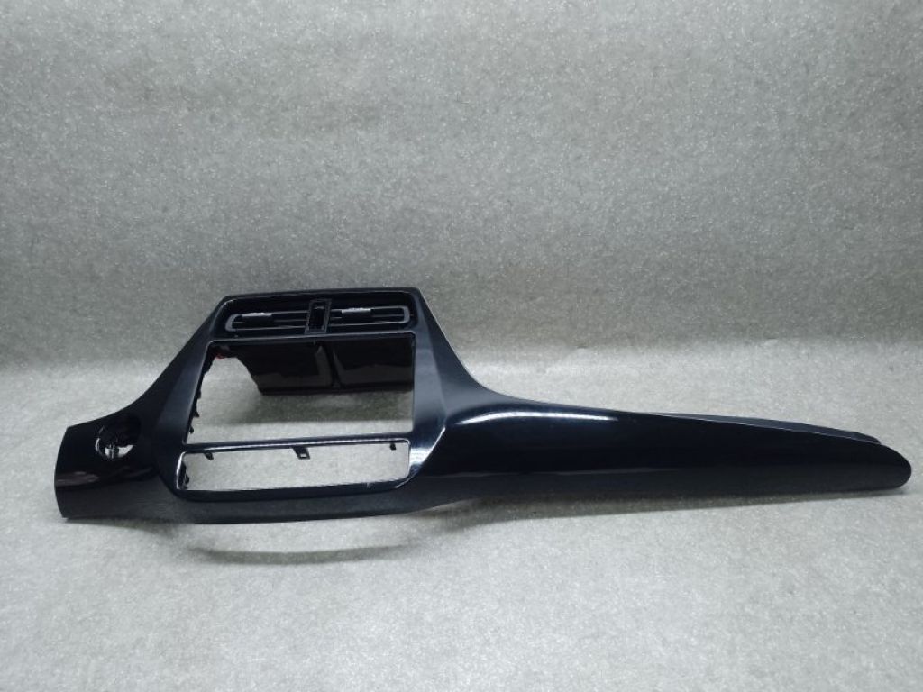 55405-47130-C0 | Накладка торпедо под магнитолу TOYOTA PRIUS 16- - Фото 2