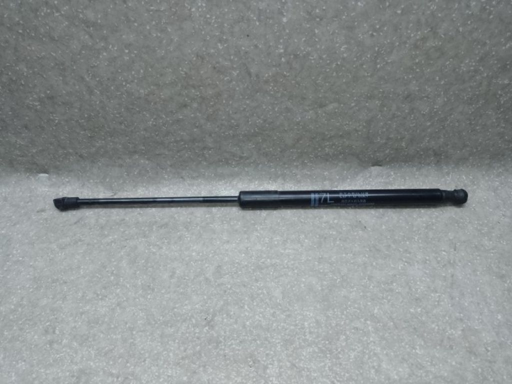 68960-0W861 | Амортизатор кришки багажника лів. TOYOTA PRIUS 16-