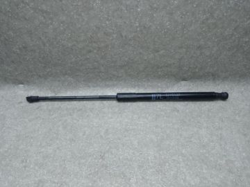 Амортизатор кришки багажника лів. TOYOTA PRIUS 16-