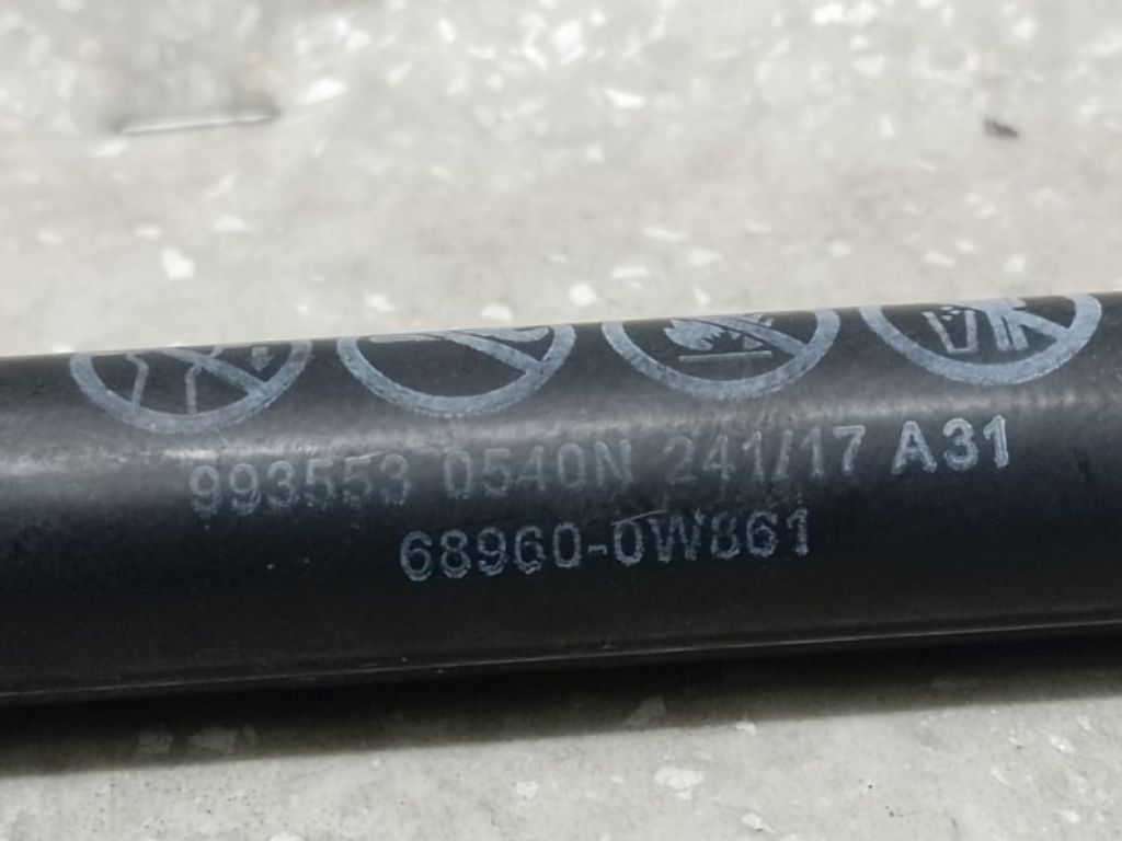 68960-0W861 | Амортизатор кришки багажника лів. TOYOTA PRIUS 16- - Фото 2