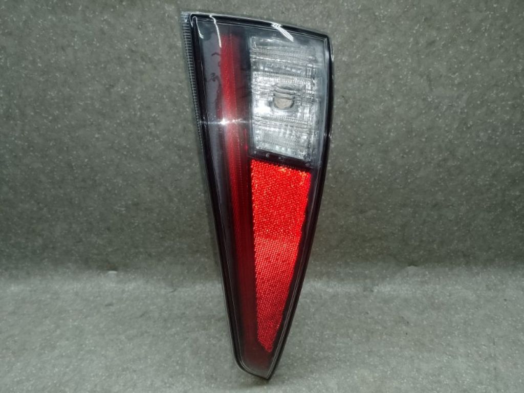 81581-47020 | Фонарь наружный прав. TOYOTA PRIUS 16-