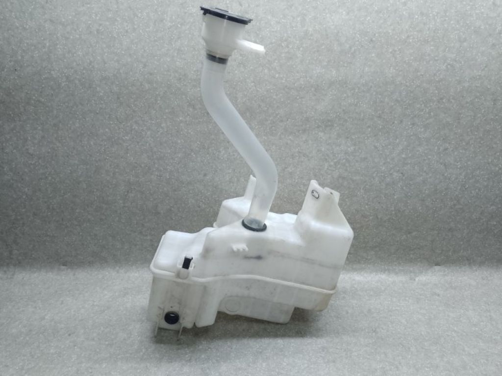 85315-47160 | Бачок омивача передн. TOYOTA PRIUS 16-