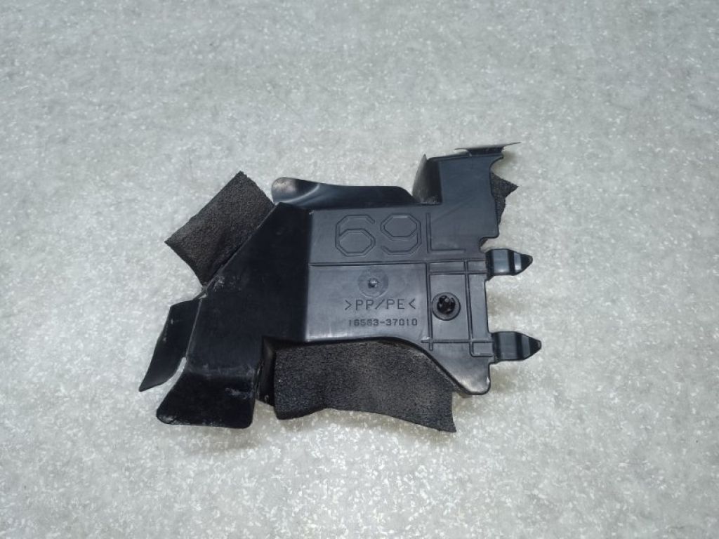 16563-37010 | Дефлектор радіатора лів. TOYOTA PRIUS 16-