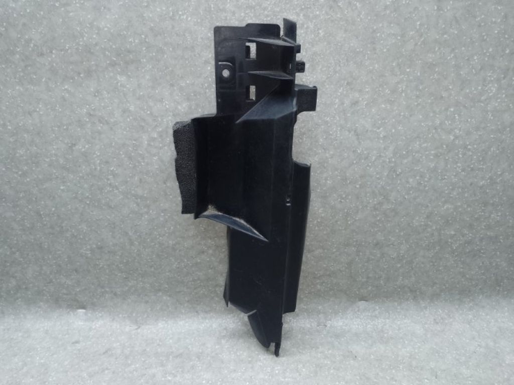 16593-37020 | Дефлектор радіатора прав. TOYOTA PRIUS 16-