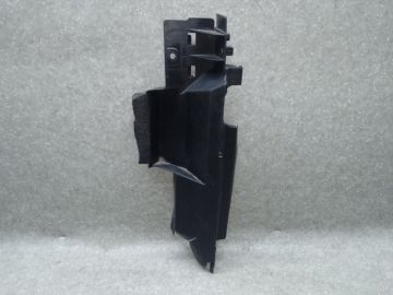 Дефлектор радіатора прав. TOYOTA PRIUS 16-