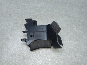 Дефлектор радіатора прав. TOYOTA PRIUS 16-