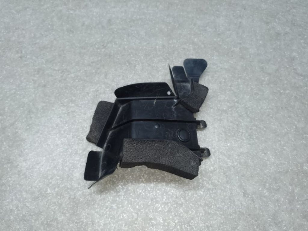 16562-37010 | Дефлектор радіатора прав. TOYOTA PRIUS 16- - Фото 2