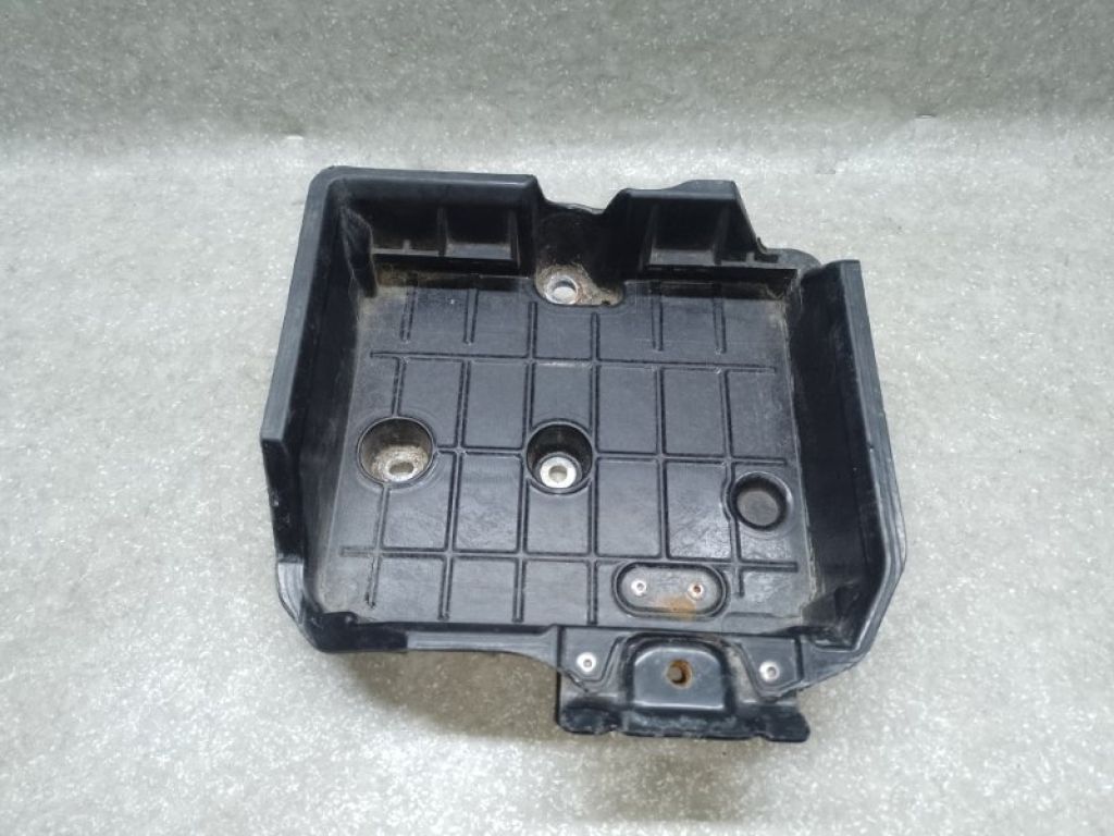 74404-47030 | Полка аккумулятора TOYOTA PRIUS 16-