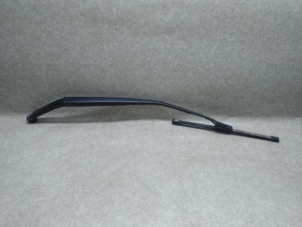 85211-47180 | Поводок стеклоочистителя передний прав. TOYOTA PRIUS 16-