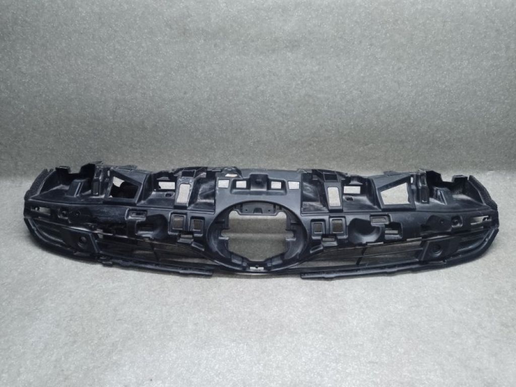 53101-47031 | Кронштейн решетки радиатора TOYOTA PRIUS 16-