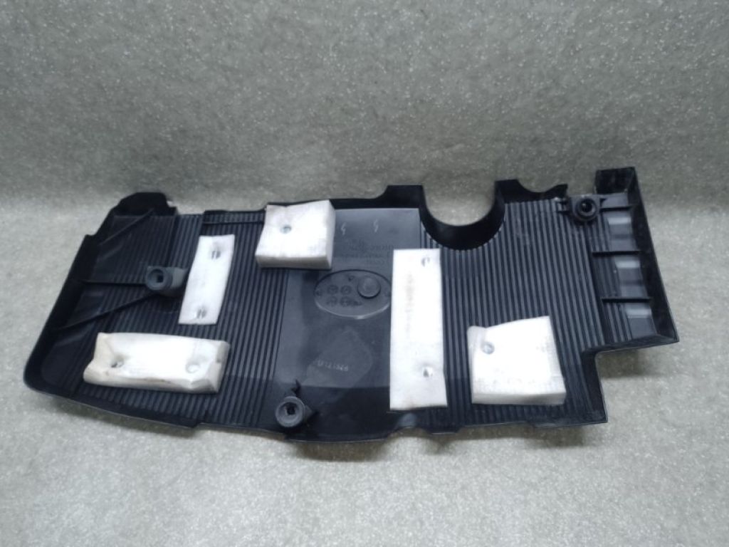 12601-37010 | Накладка двигателя декоративная TOYOTA PRIUS 16- - Фото 2