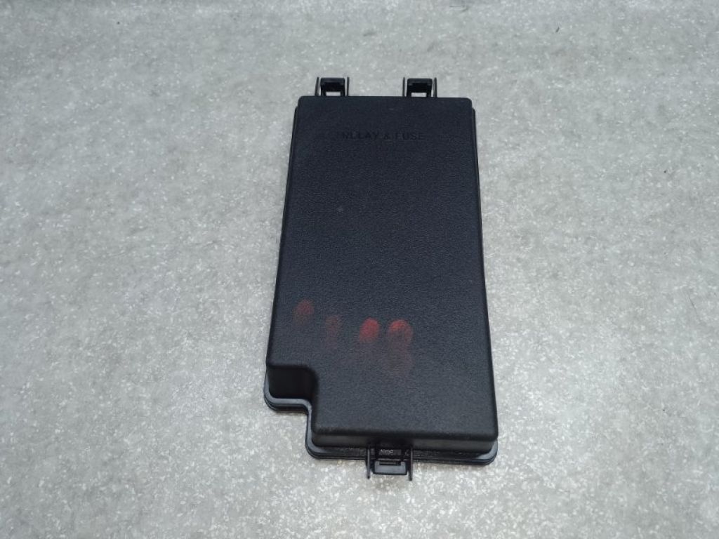 82662-47180 | Крышка блока предохранителей TOYOTA PRIUS 16-