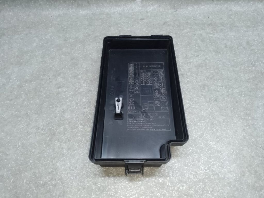 82662-47180 | Крышка блока предохранителей TOYOTA PRIUS 16- - Фото 2