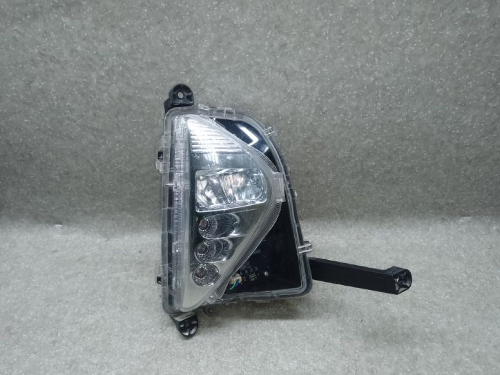 81210-47030 | Денний ходовий вогонь прав. TOYOTA PRIUS 16-