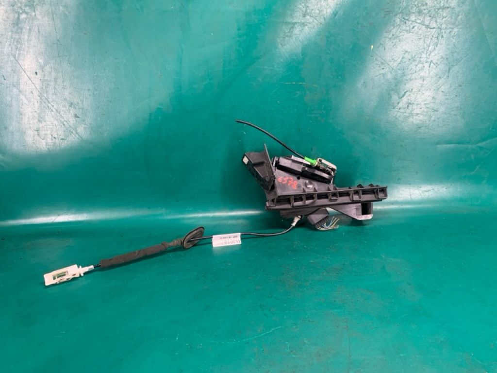 BE8Z-5426413-B | Замок двері задн. лів. FORD FUSION 14-