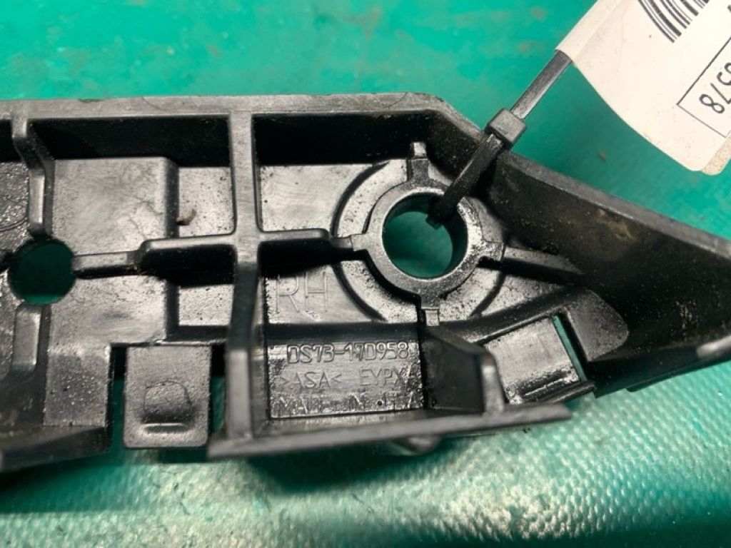 DS7Z-17C947-A | Кронштейн переднього бампера прав. FORD FUSION 14- - Фото 3