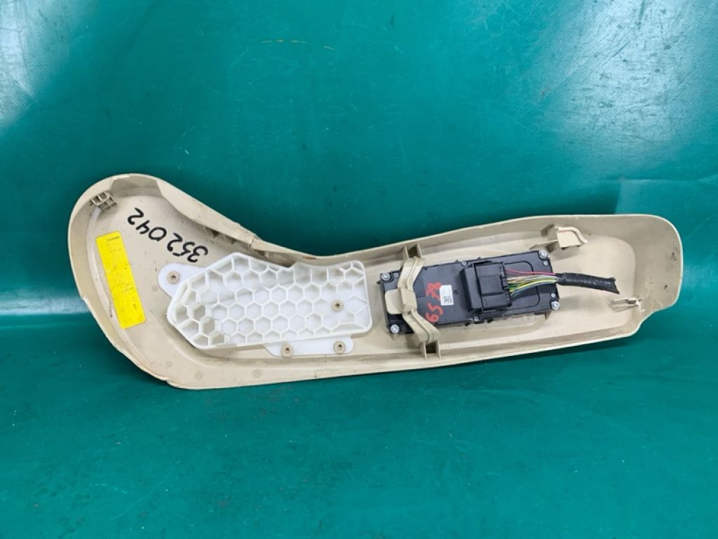 DG9Z-14A701-ABB | Кнопка регулювання сидіння лів. FORD FUSION 14- - Фото 6