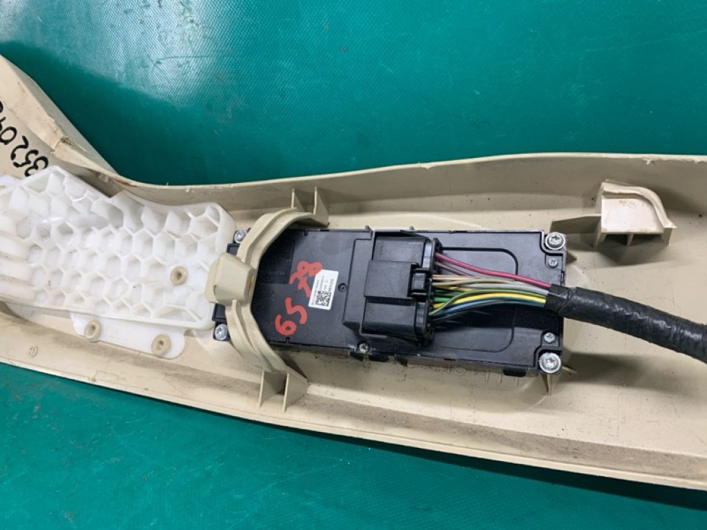 DG9Z-14A701-ABB | Кнопка регулювання сидіння лів. FORD FUSION 14- - Фото 7