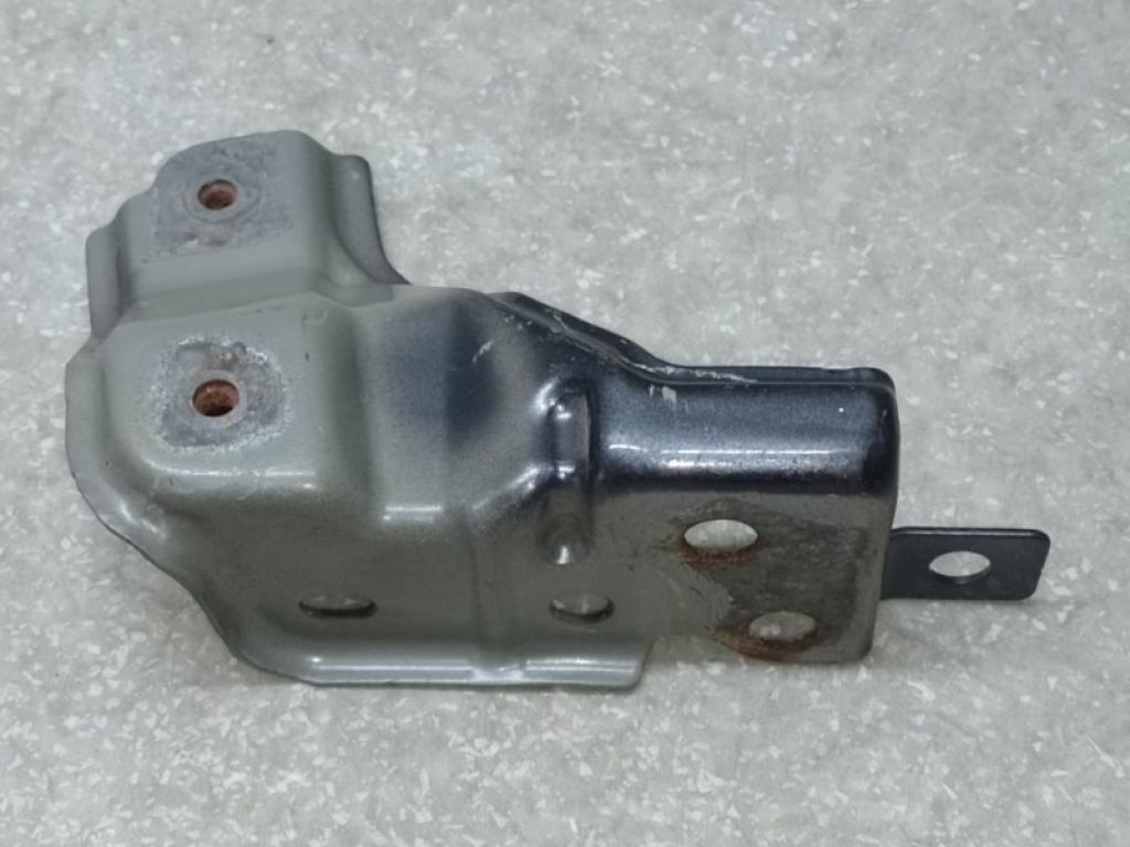 53835-47050 | Кронштейн крыла передн. прав. TOYOTA PRIUS 16-