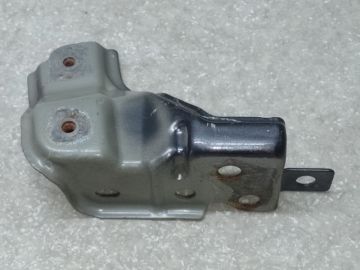 Кронштейн крыла передн. прав. TOYOTA PRIUS 16-