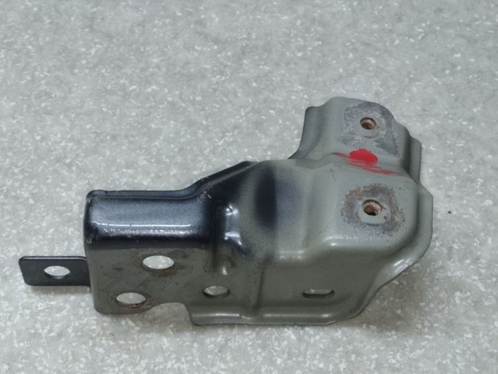 53836-47050 | Кронштейн крыла передн. лев. TOYOTA PRIUS 16-