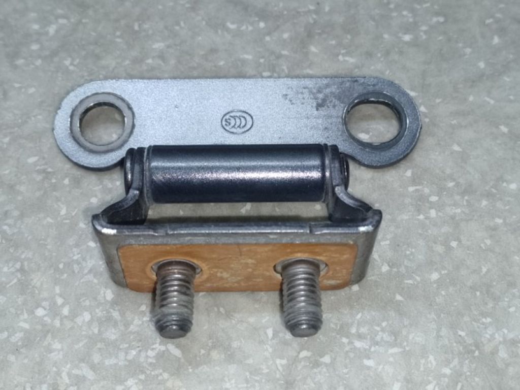 68810-47061 | Петля крышки багажника TOYOTA PRIUS 16-