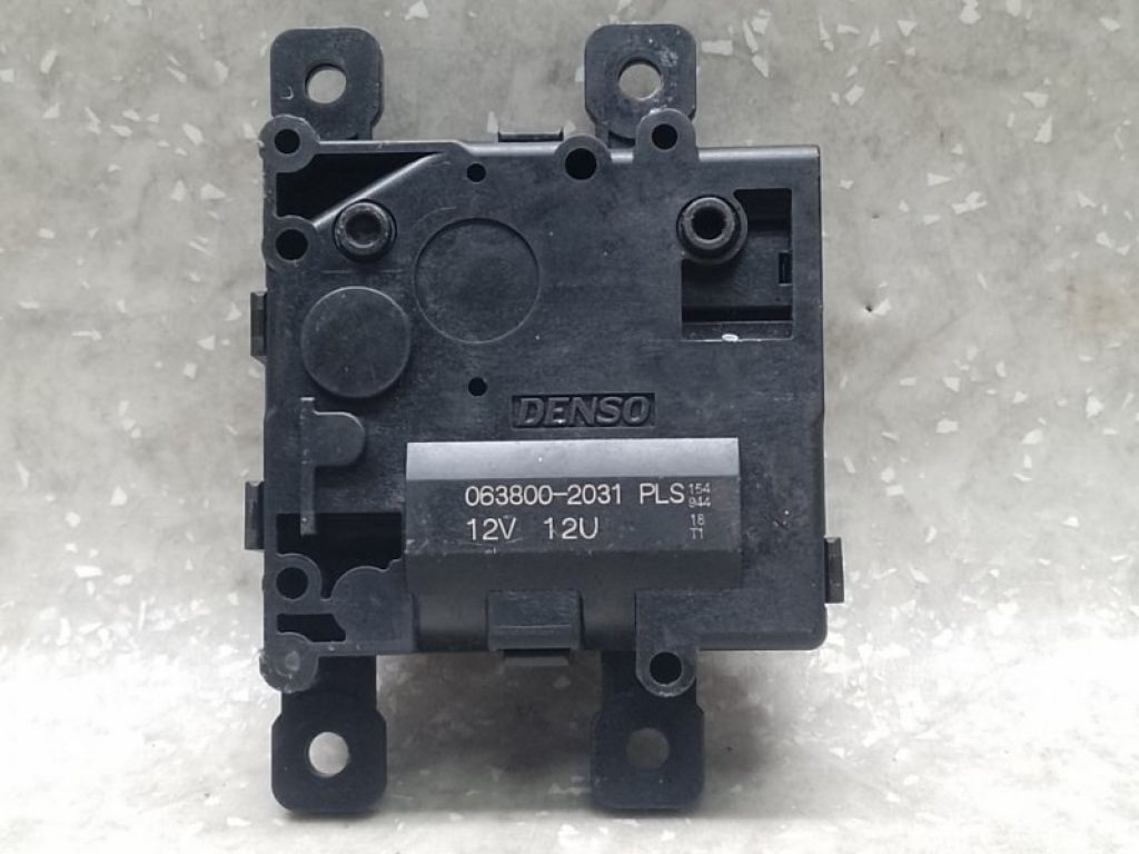 87106-48240 | Моторчик заслонки печки TOYOTA PRIUS 16-