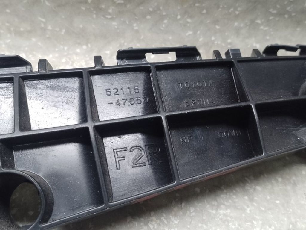 52115-47050 | Кронштейн переднего бампера (на крыле) прав. TOYOTA PRIUS 16- - Фото 3