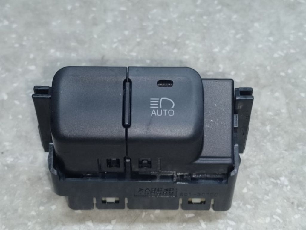 84010-47250 | Кнопка TOYOTA PRIUS 16-