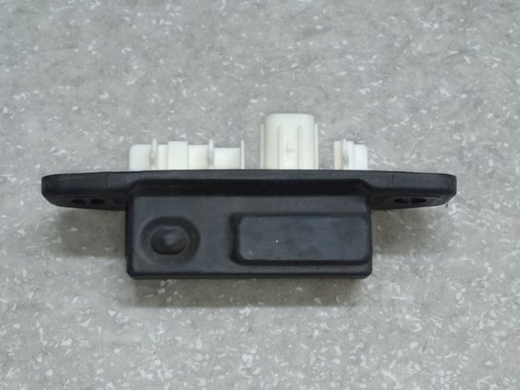 84840-47040 | Кнопка открывания багажника наружная TOYOTA PRIUS 16-