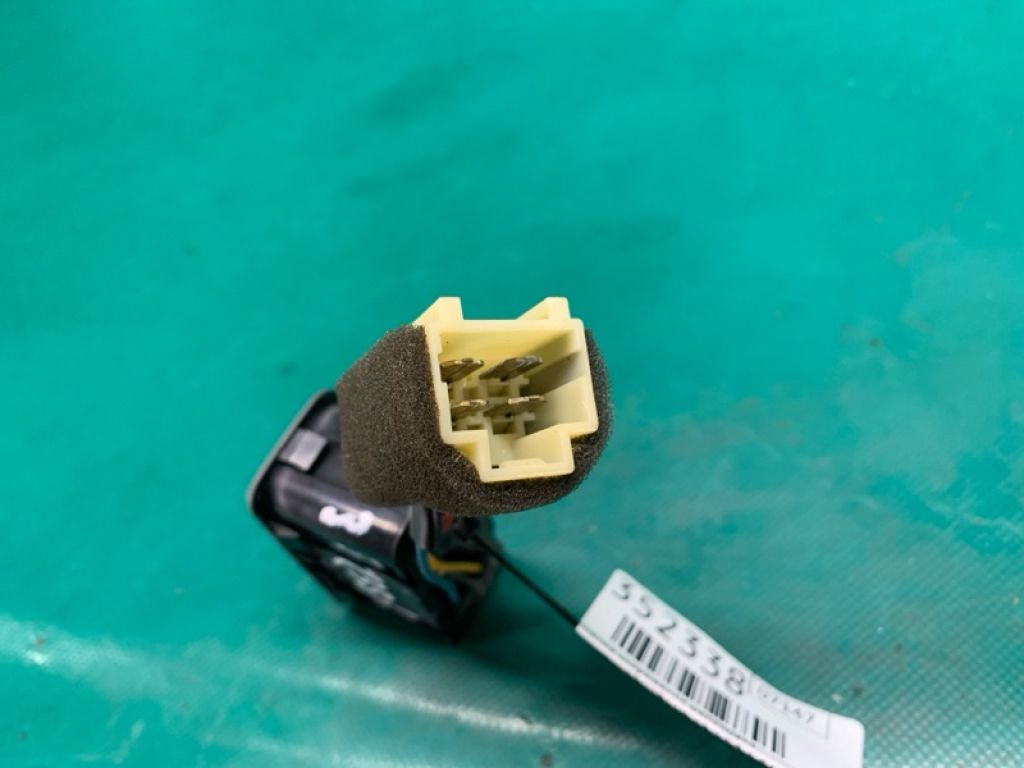 93700-3S000RAS | Кнопка открывания бензобака HYUNDAI SONATA YF 10-14 - Фото 3