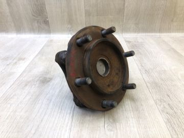 Маточина колеса передн. лів. TOYOTA TACOMA 05-15