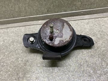 Подушка двигуна лів. SUBARU FORESTER 12-19