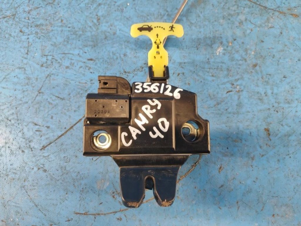 64600-06010 | Замок кришки багажника TOYOTA CAMRY 40 06-11