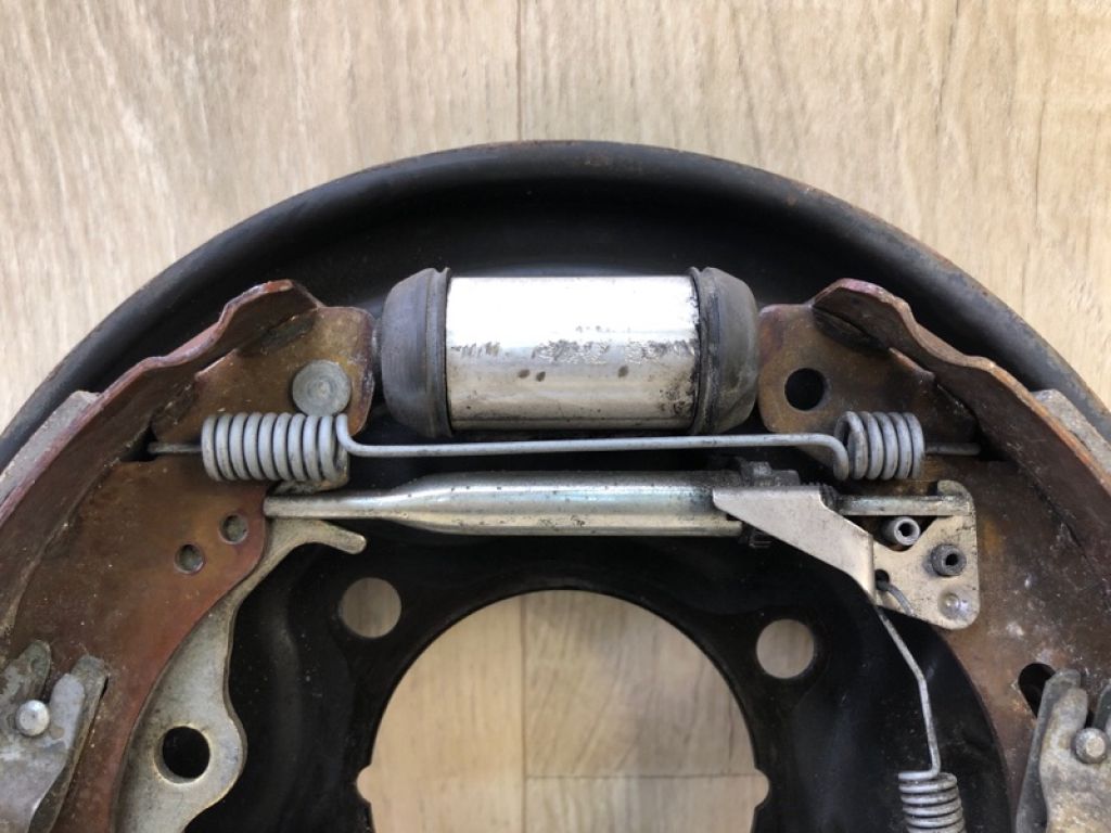 BV6Z-2211-A | Тормозной механизм задн. прав. FORD FOCUS 10-18 - Фото 3