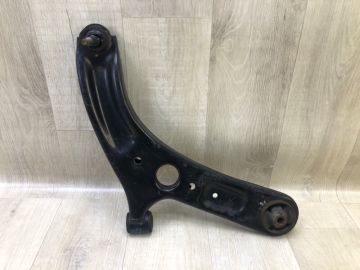 Важіль передньої підвіски нижній прав. KIA FORTE YD 12-