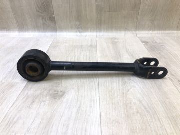 Важіль задньої підвіски нижній поперечний прав. NISSAN PATHFINDER R52 12-21