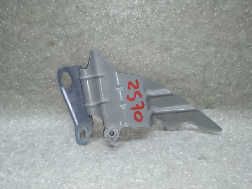 60716-SEA-300ZZ | Кронштейн крила передн. лів. ACURA TSX 04-08