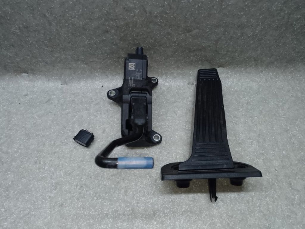 78101-06010 | Педаль газу TOYOTA CAMRY 70 17- - Фото 2