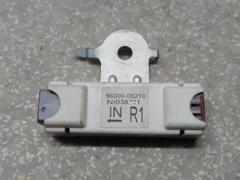 86300-06210 | Антена прав. TOYOTA CAMRY 70 17-