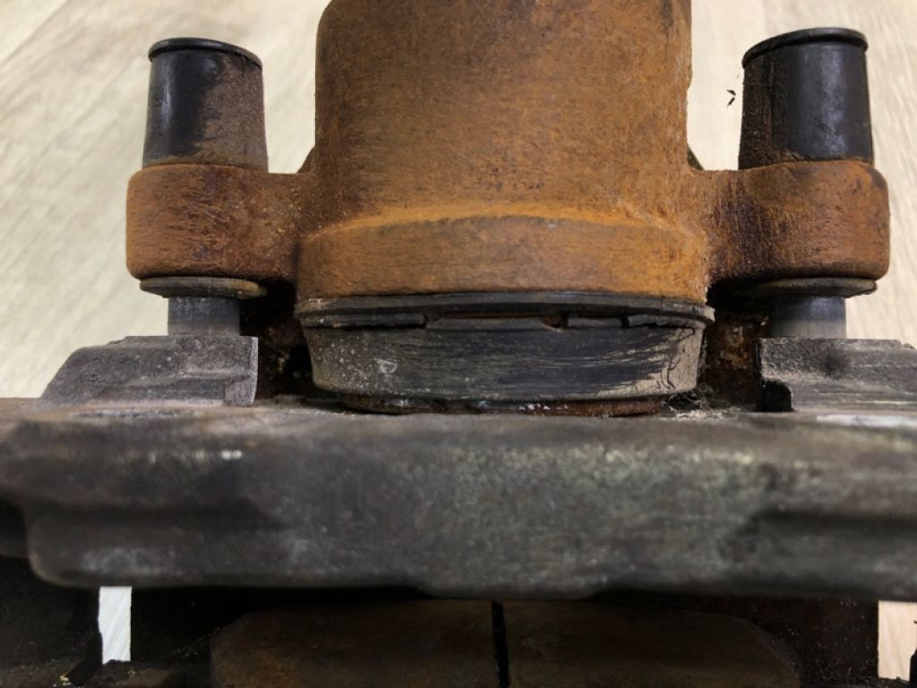 CV6Z-2B120-A | Супорт гальмівний передн. прав. FORD FOCUS 10-18 - Фото 8