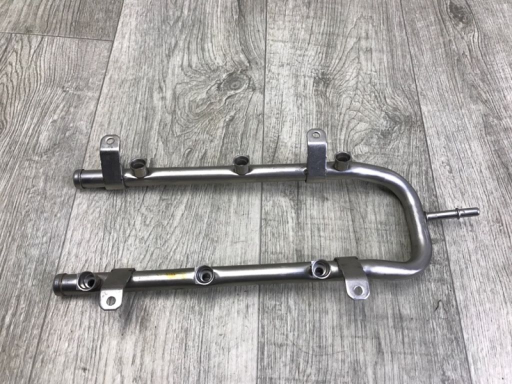 CY01-13-150A | Паливна рейка MAZDA CX-9 06-16 - Фото 2