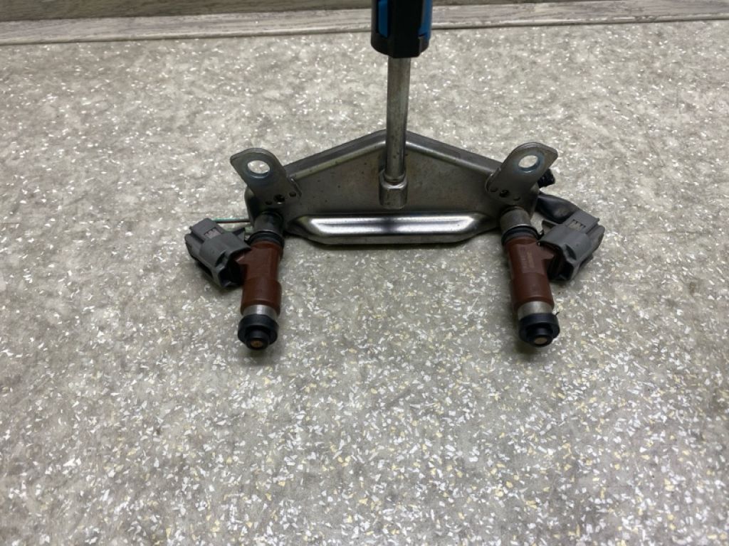 16611AA77A | Форсунка паливна лів. SUBARU LEGACY 09-15 BM - Фото 3