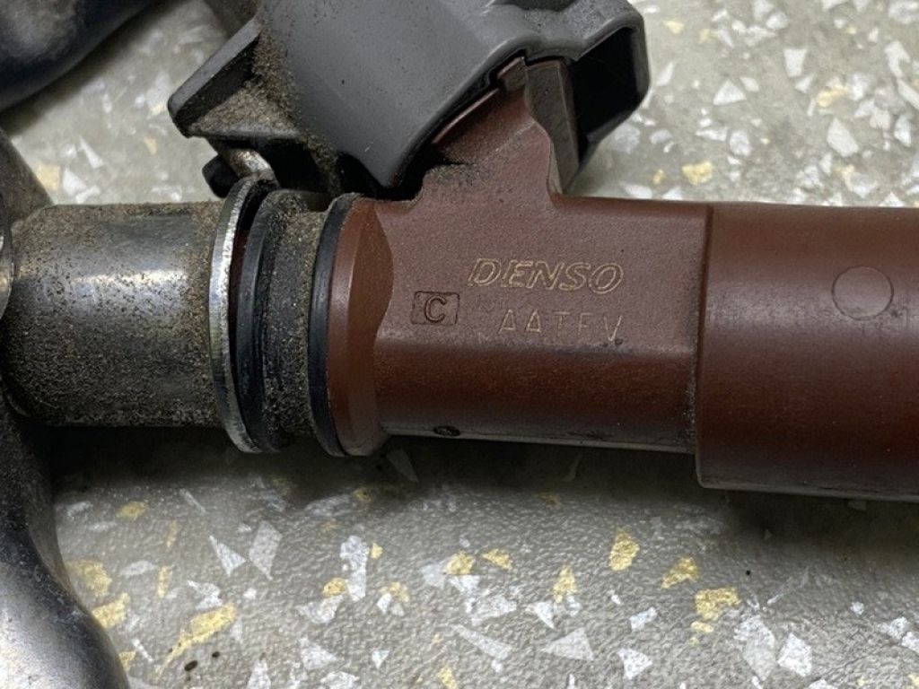 16611AA77A | Форсунка паливна лів. SUBARU LEGACY 09-15 BM - Фото 4