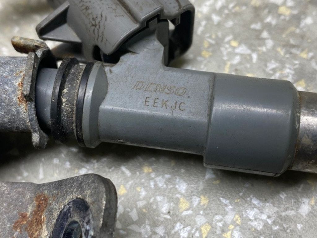 16611AA88A | Форсунка паливна SUBARU LEGACY BN 14-18 - Фото 3