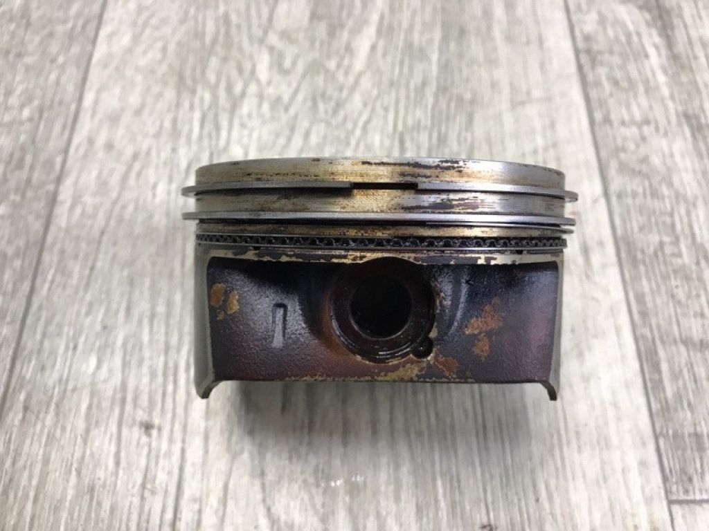 8M8E-6K100-GA | Поршень MAZDA CX-9 06-16 - Фото 3