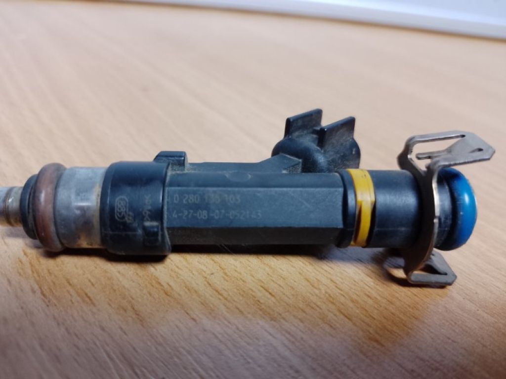 L3G5-13-250 | Форсунка топливная MAZDA 3 BK 03-08 - Фото 4