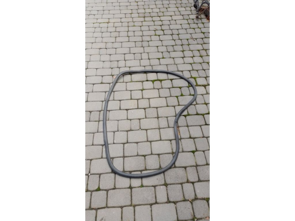 Уплотнитель двери FORD FUSION 14-