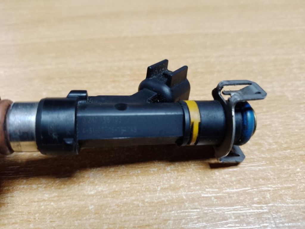 L3G5-13-250 | Форсунка топливная MAZDA 3 BK 03-08 - Фото 4